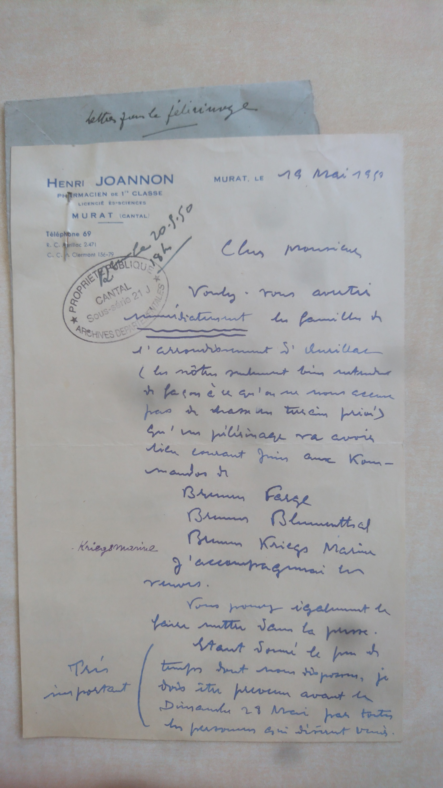 Abgebildet ist ein handschriftlich verfasstes Dokument.  