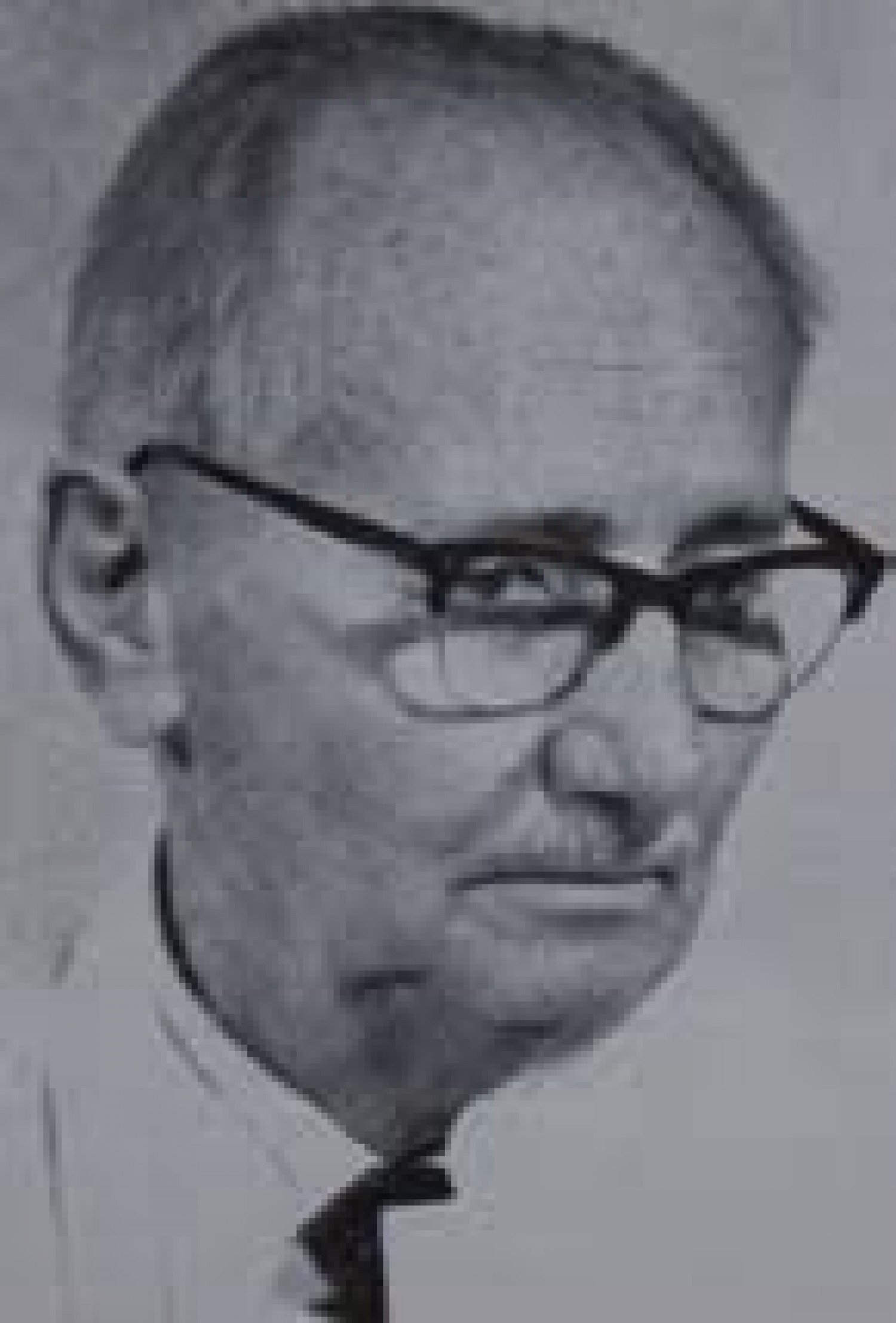 Gezeigt wird eine Nahaufnahme eines älteren Mannes. Er trägt ein Hemd mit Krawatte sowie eine Brille, der Blick geht rechts an der Kamera vorbei. 