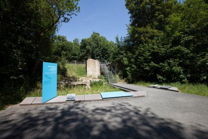 Die Station "Betonmischanlage Nordwest" mit Treppe