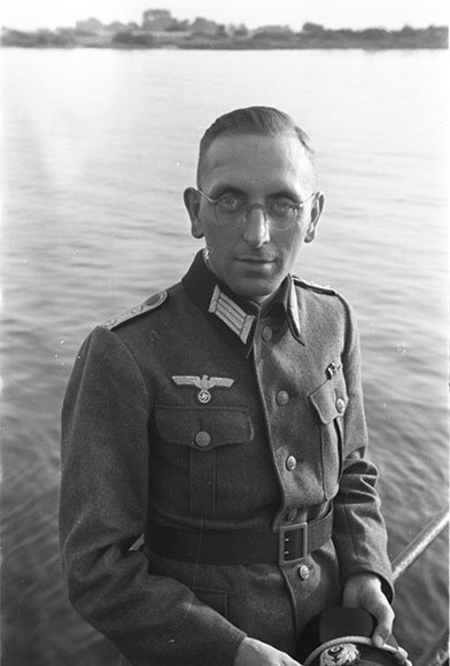Schwarz-Weiss-Fotografie, Portraitaufnahme Hans-Joachim Steig in Wehrmachtsuniform 